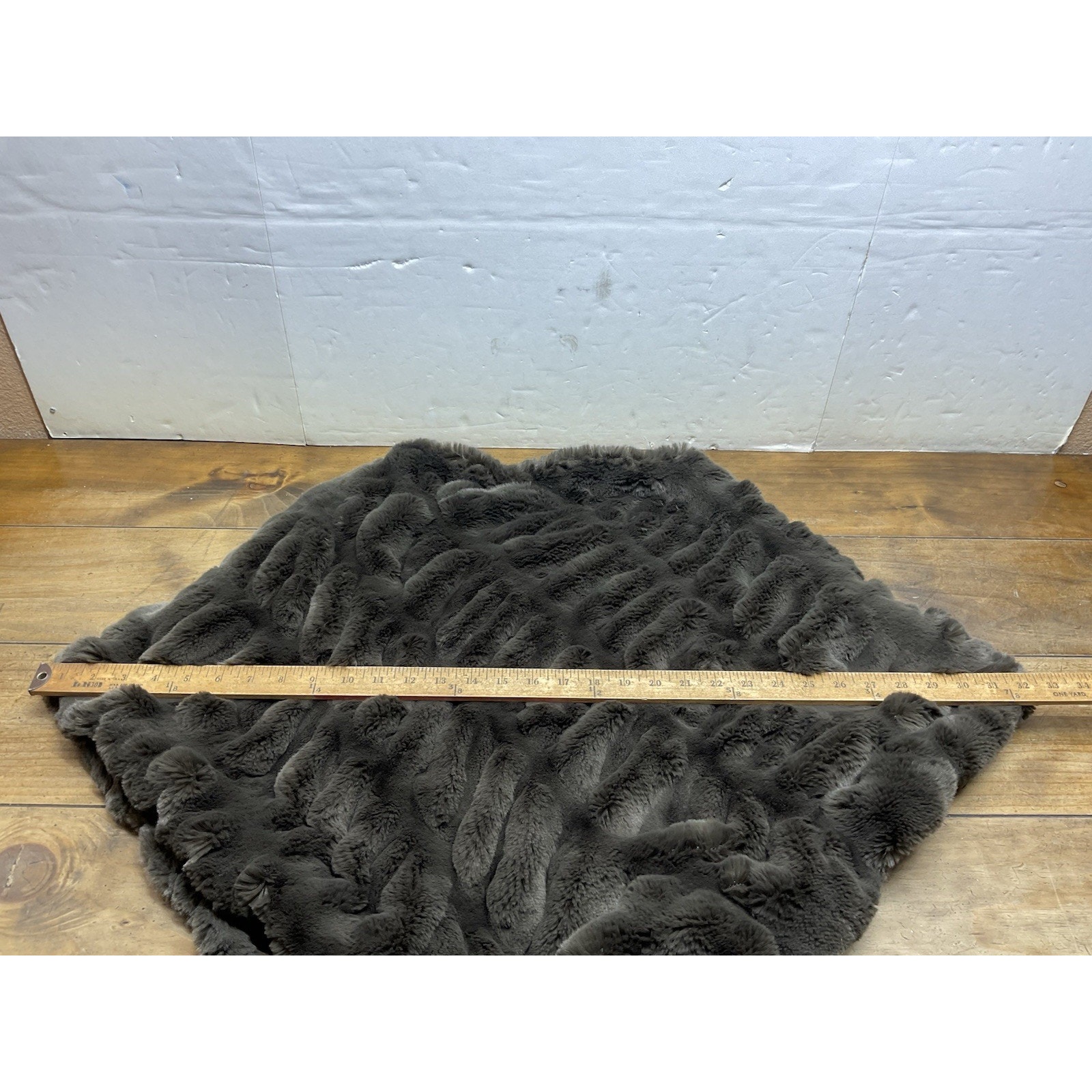 Donna Salyers Fabulous Furs Brown Faux Fur Poncho Womens Brown Textured Shawl 3d — image 5 of 8